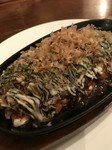 正真正銘本格派のお好み焼き！
表面カリカリ中はふわトロ
オーダー入ってから１枚1枚手焼きしています。