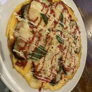 オーロラソース　トマトとナスの玉子ピザ