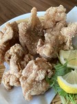 ママのこだわりが居酒屋レベル越えた自慢の竜田揚げ。カリカリジューシーお肉はしっとり柔らか。