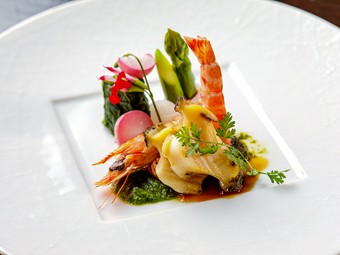 車海老、鮑のポワレ　肝ソース　アスパラ　玉葱