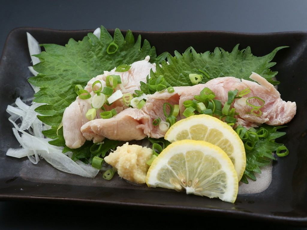 新鮮な鶏を使用した『とりわさび』