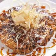 たこ焼きをワイルドにお好み焼き風に仕上げました。
