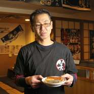 美味しい酒に合う美味しい料理を提供したいと日々心がけております。18年間変わらない『元祖もつ鍋』など、どのメニューもお酒との相性は抜群です。店内には厳選した25種の日本酒をはじめ、50種類以上のこだわり焼酎をご用意しており、日本各地の美味しいお酒をお楽しみいただけます。また、カクテル、ウイスキーなども数多く取り揃えております。是非、いろいろなお酒の美味しさをご堪能ください。
