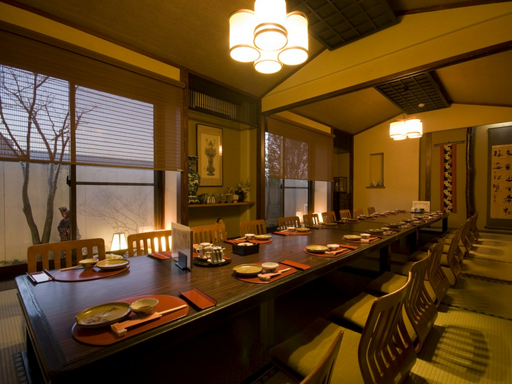 広々とした落ち着きのある広間