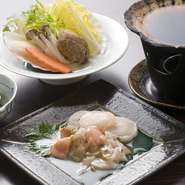 身を食べた後は、ホタテの殻を鍋代わりにして、だし汁とご飯にバターを溶かして食べるシメも大好評です。