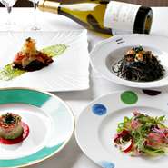 フロアには、各テーブルに出向き、お客様との会話を弾ませる片岡シェフの姿が。そんな温かいおもてなしのレストランなら、大切な人とのデートも心に残るひとときになることでしょう。