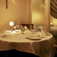 2～3名様用と４～５名様用の2室をご用意いたしております。
完全個室の為、接待などにもご利用いただけます。