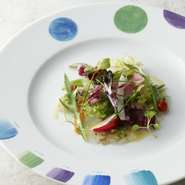 鮮魚のカルパッチョ仕立て
ブラータチーズのカプレーゼ
クレープのラニエリ風
イカのグリルとイカ墨の焼きリゾット
パスタをお選びください
メインをお選びください
デザート
カフェ