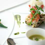 ＊入荷状況によりメニューが変更になる場合がございます。
＊苦手な食材やアレルギーがございましたら，事前にお知らせください。
＊表記価格にサービス料10％が加わります。
＊未就学児のご入店はご遠慮いただいています。
＊こちらのコースでの個室利用は出来ません。