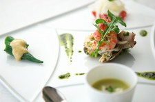 パスタとメインディッシュをお選び頂けるお手軽なランチコースです。