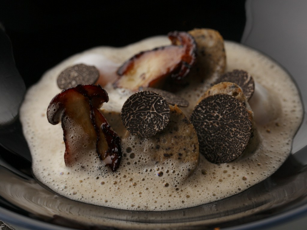 トリュフが香る『雌雉のブーダンブラン　サプライズ仕立て』