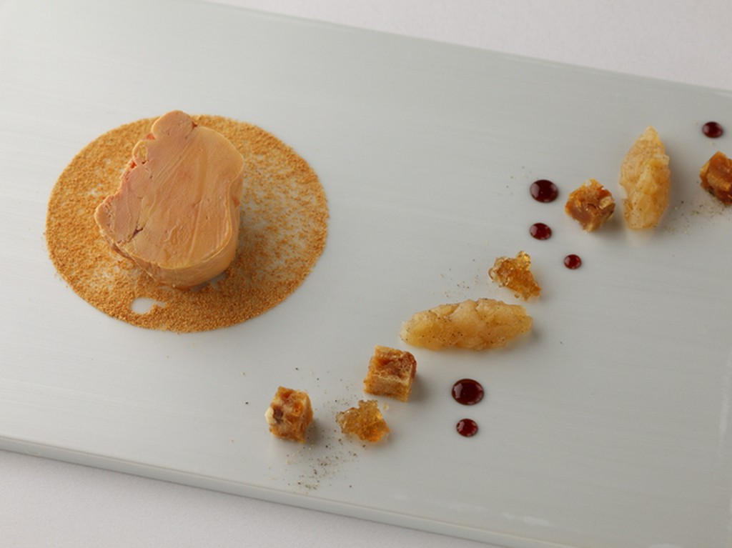 『フォアグラの冷製　オックステールのトリプルコンソメ風味』