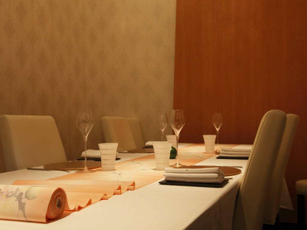 和と洋の融合を感じさせる個室