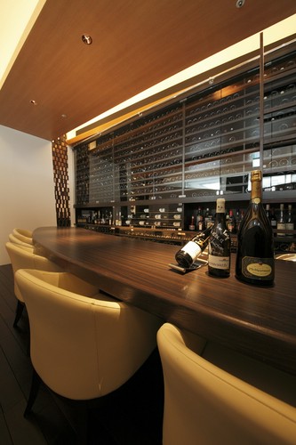 フランスを中心に豊富なワインがそろいます