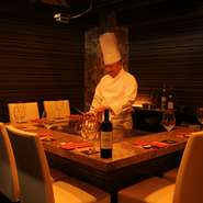 躍動感あふれる熟練の技が、目の前でお楽しみいただけます