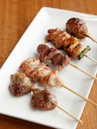 鶏の旨みが詰まった『やきとり各種』