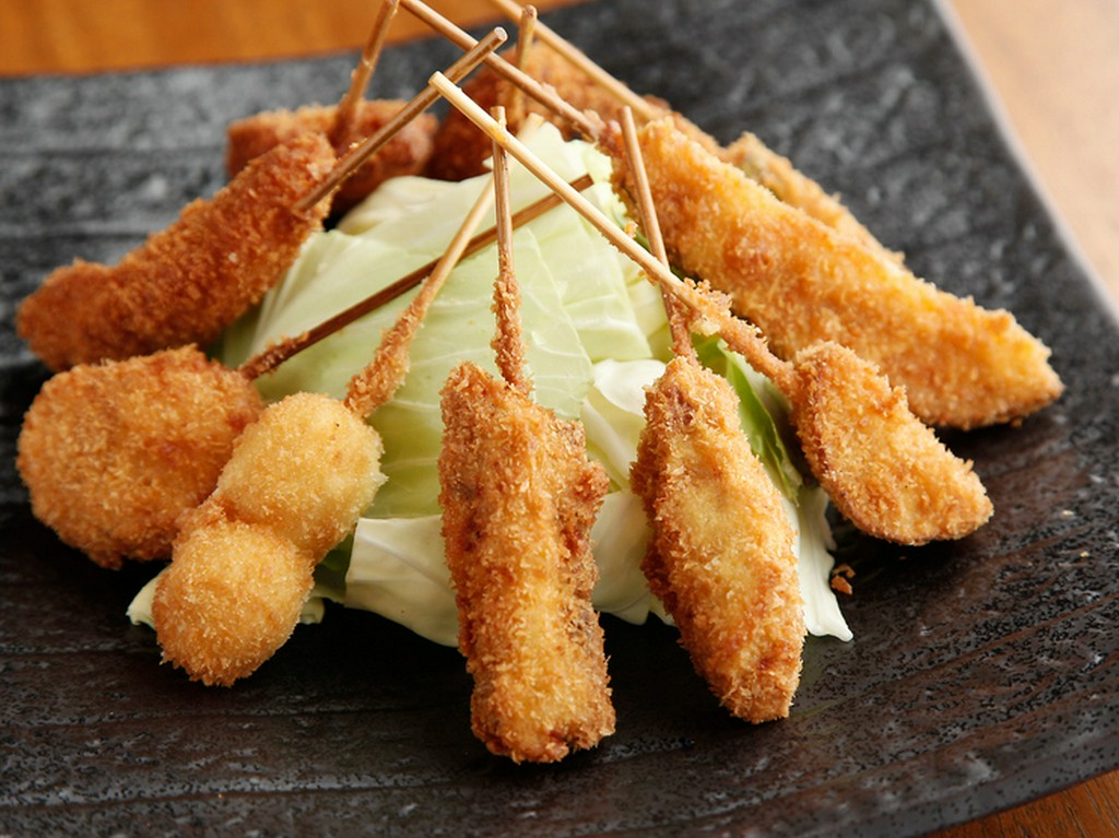 外はカリッと中身はジューシー『串揚げ各種』