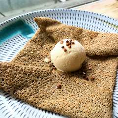 そば茶のアイスとカスタードのガレット