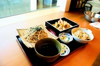 奥京小瀬店、自慢の天ぷらと御蕎麦と炊き込み御飯の大変お得なメニューです。