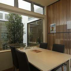 落ち着いた雰囲気のなかで食事が楽しめます