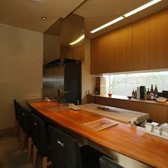 会社やお店の会合、デートやプライベートでの利用に向いています