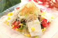 トマトと京豆腐は上品な和風ドレッシングで。