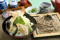 たっぷり野菜の天ぷらに特製出汁!!