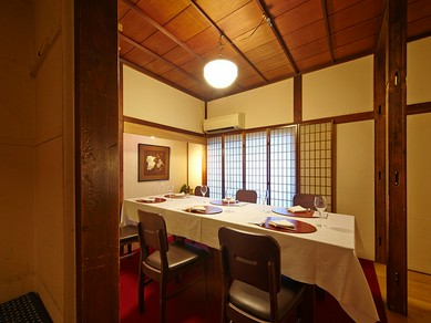 ≪予約制≫2名様から最大12名様までの個室のご用意が可能です