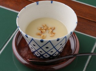 体にやさしい食材と味『ホワイトアスパラの味噌ポタージュ』