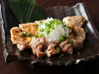 外はパリパリ、中はレアな仕上がり。お店で使用する鶏肉は、すべて中札内の『田舎どり』を使用しています