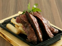 厳選された黒毛和牛の希少な部位を楽しめる一品。グラム売りでご提供しています。