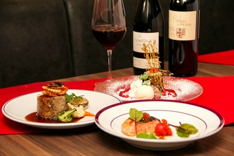 12月24日（水）、25日（木）の2日間限定！
【第1部】18：00～、【第2部】20：30～の完全予約制になります