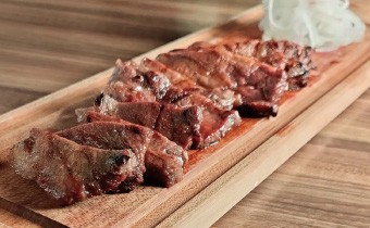 タンdeボラーチョの定番を食べ尽くすスタンダードなプランです。
飲み放題90分（全30種類）付き。