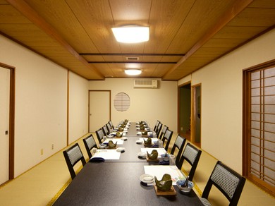 テーブル個室や少人数様個室をご用意。 最大40名様、承ります。