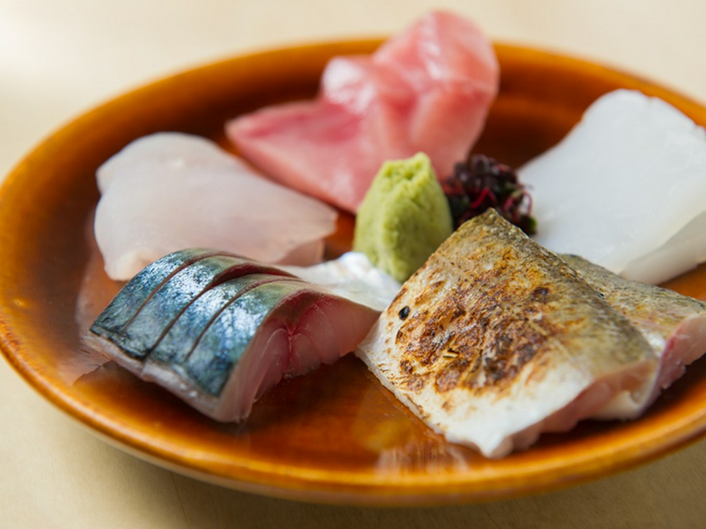 地元の魚介類を中心に毎日仕入れ。店主自慢の一皿『お刺身5種盛り合わせ』