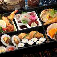 お肉も，お魚も、お野菜も！バランスを考えた
お弁当。高学年～におすすめです。

◆＋324円でミニ茶碗蒸し付き