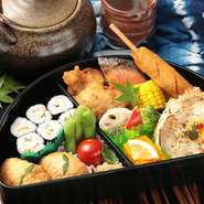 おすすめ♪小学低学年の方まで
お肉も、お魚も、お野菜も！をコンセプトに
お作りしたバランスのよいお弁当です

◆＋324円でミニ茶碗蒸し付き
