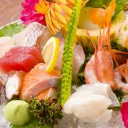 イカ・カンパチ・まぐろなど、季節の鮮魚活魚をお楽しみ下さい。