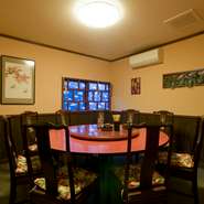円卓がある個室があります。ご家族で、接待で、大事な人と、本格中華料理で美味しい時間をお過ごしください。