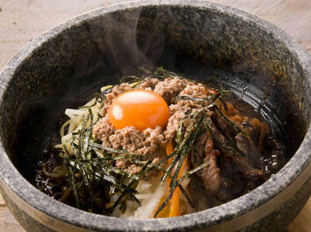 お子様からも好評の『石焼ビビンバ』