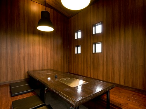 落ち着いた雰囲気の店内が、幅広い年齢層の方に好評