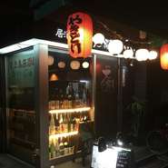 入口がガラス張りなので、外を歩きながら店内の様子をうかがうことができます。一人で入るには勇気が必要…そんな心配は無用です。こじんまりとした居心地の良い空間に1歩足を踏み入れてみては。