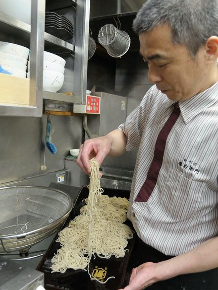 挽きたてのそば粉を使い、こだわりの水で作った美味しいそば