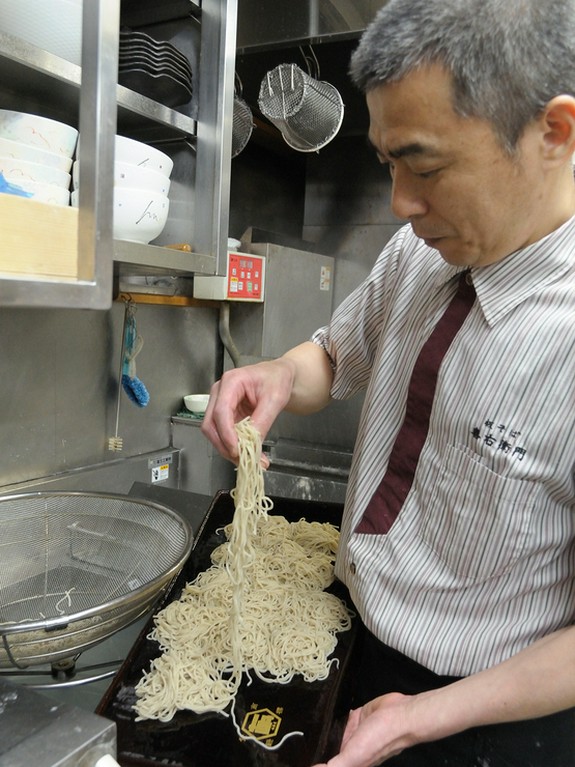 挽きたてのそば粉を使い、こだわりの水で作った美味しいそば