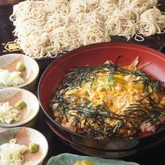 みんなで楽しく囲んで『板そばと大きな親子丼』　（三人前）