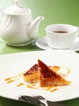 写真は、口あたりなめらかな『カタラーナプリン』です。 ※コーヒーor紅茶付セット:990円