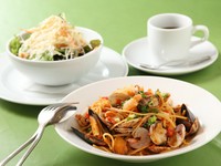 前菜盛り合せor山盛りサラダor自家製デザート（どれか1品）／お好きなスパゲッティ（一部メニューを除く）