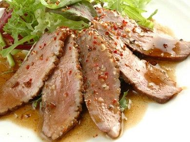 『鴨の燻製バルサミコソース』