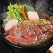 松阪牛のモモ・バラ肉を使い、味付けをすき焼風味に仕上げた牛鍋です。卵を付けてお召し上がり下さい。