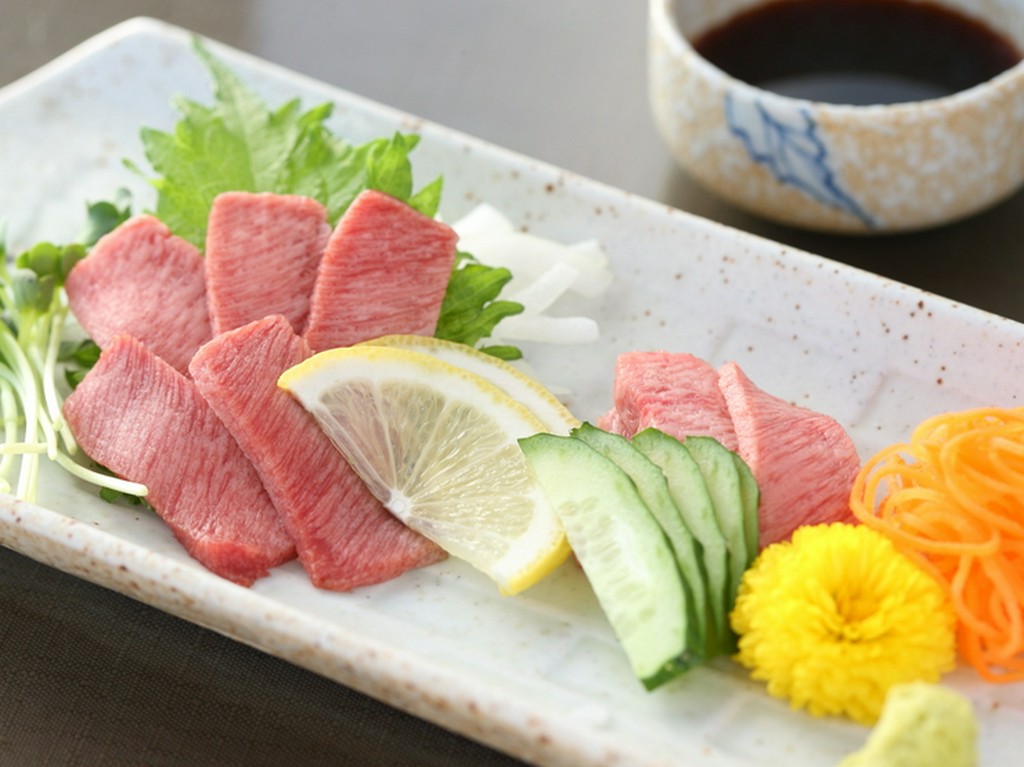 新鮮だから食べられる『牛タン刺』